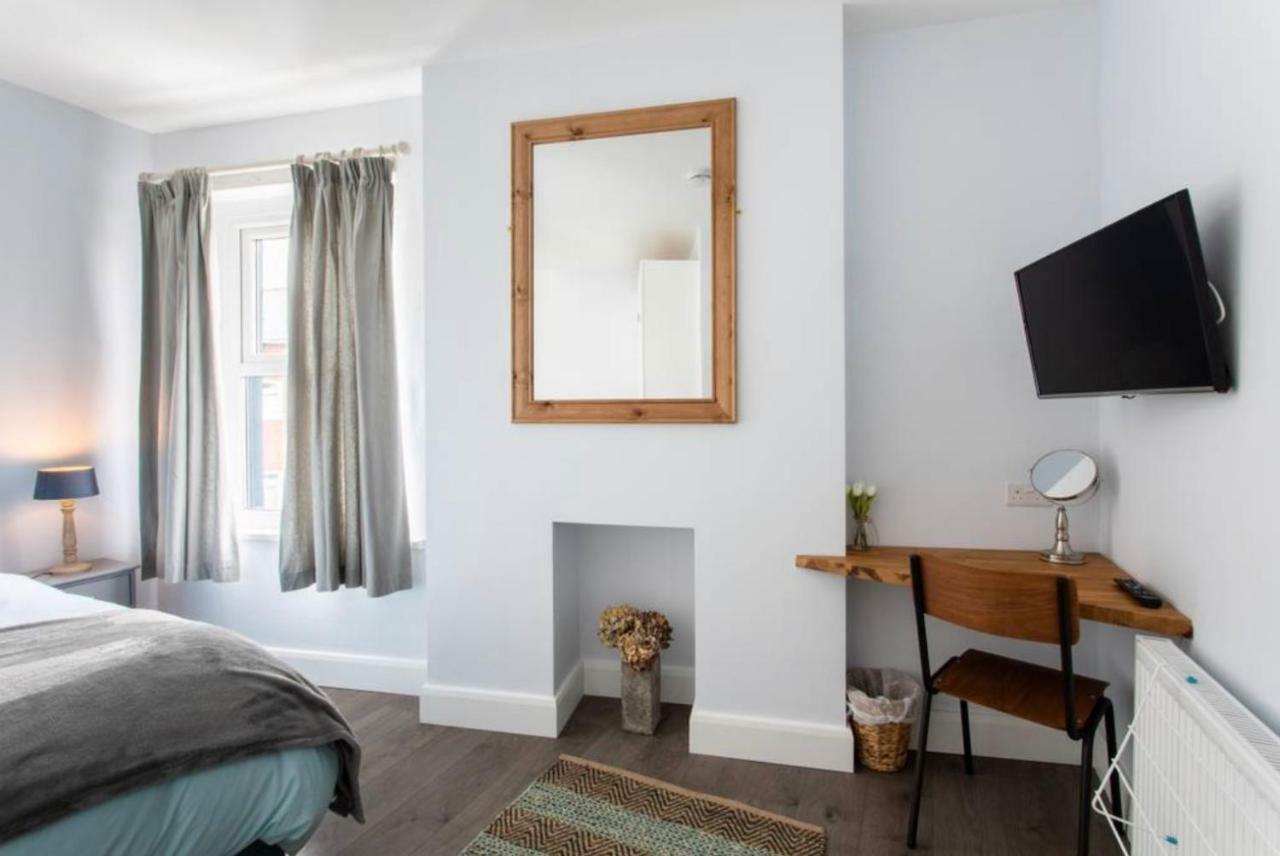 Beautiful Two Bed Flat - With Parking Space Holiday home *