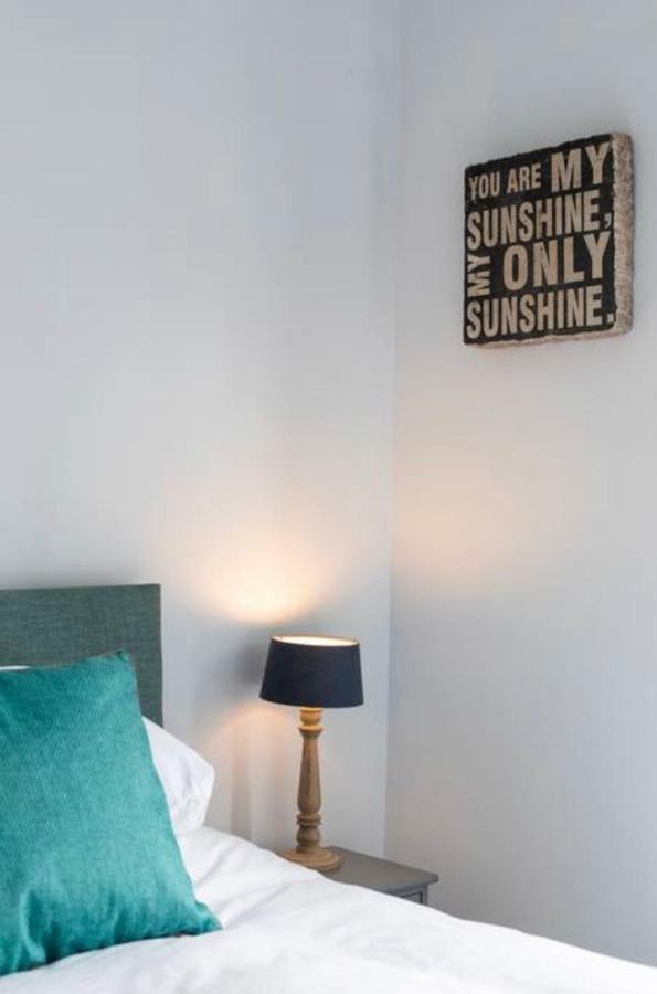 Beautiful Two Bed Flat - With Parking Space * The Mumbles