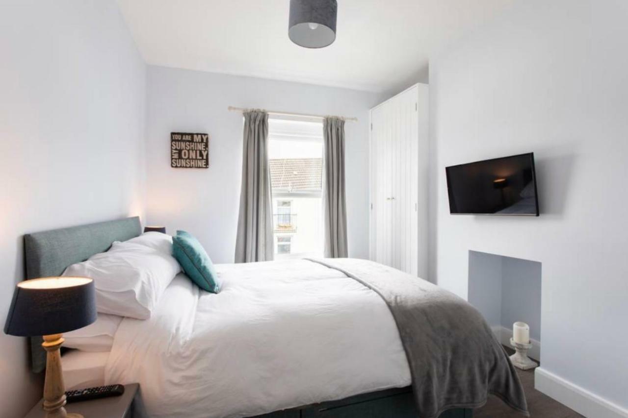 Beautiful Two Bed Flat - With Parking Space Holiday home The Mumbles
