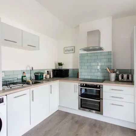 Beautiful Two Bed Mumbles Flat - With Parking Space Exterior photo