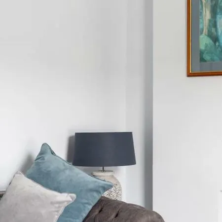 Beautiful Two Bed Mumbles Flat - With Parking Space Exterior photo